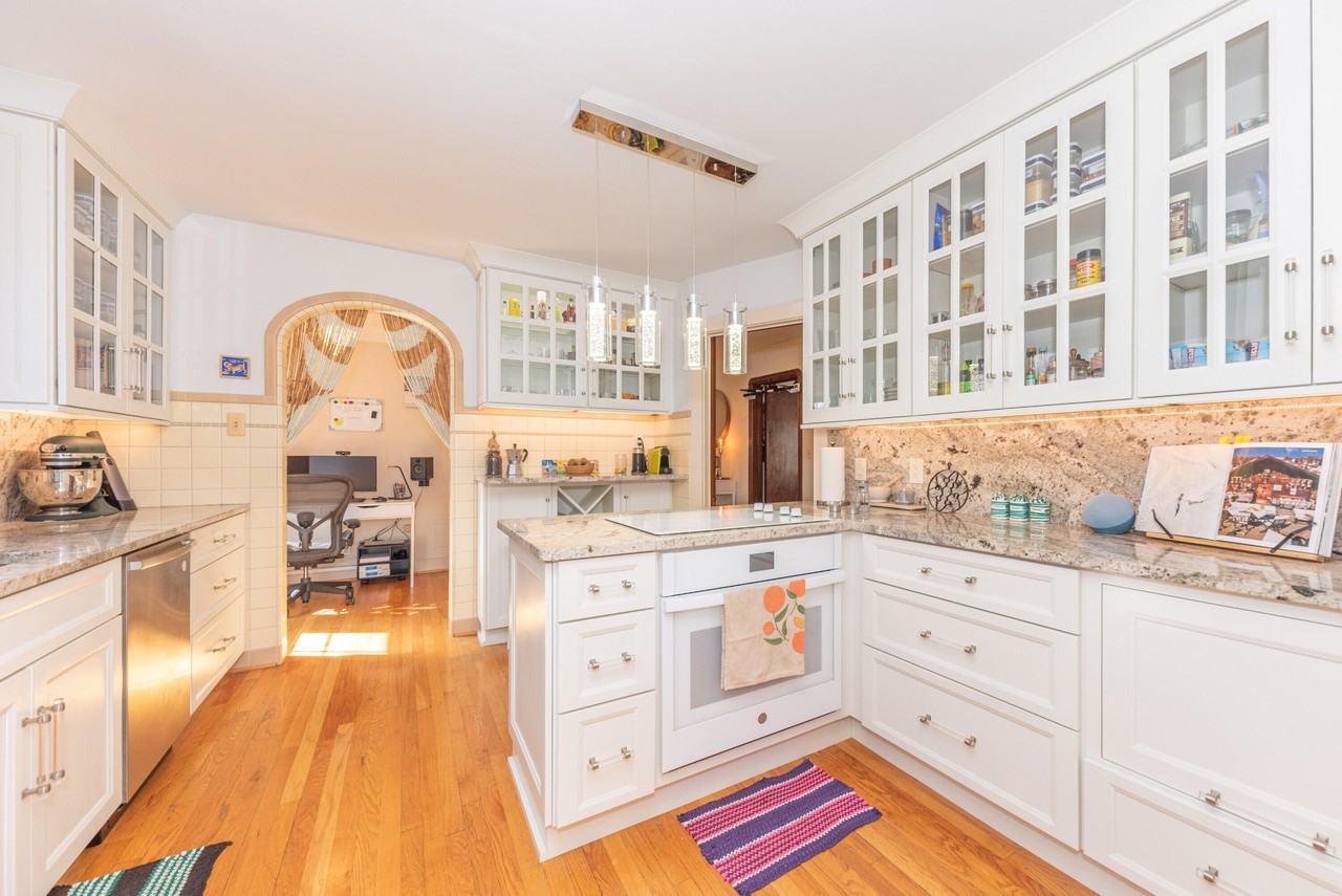 1911 Geddes Ave - Photo 4 of 20