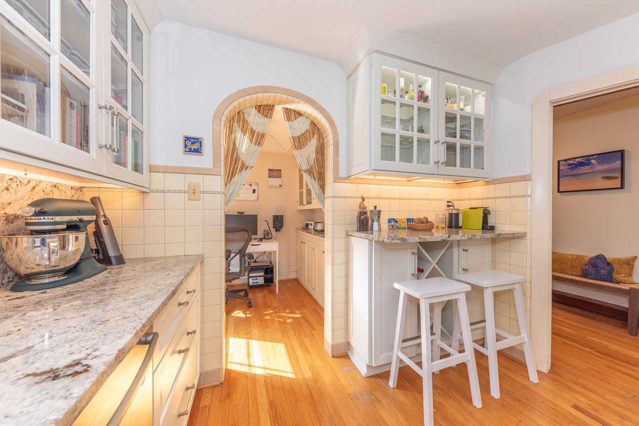 1911 Geddes Ave - Photo 6 of 20