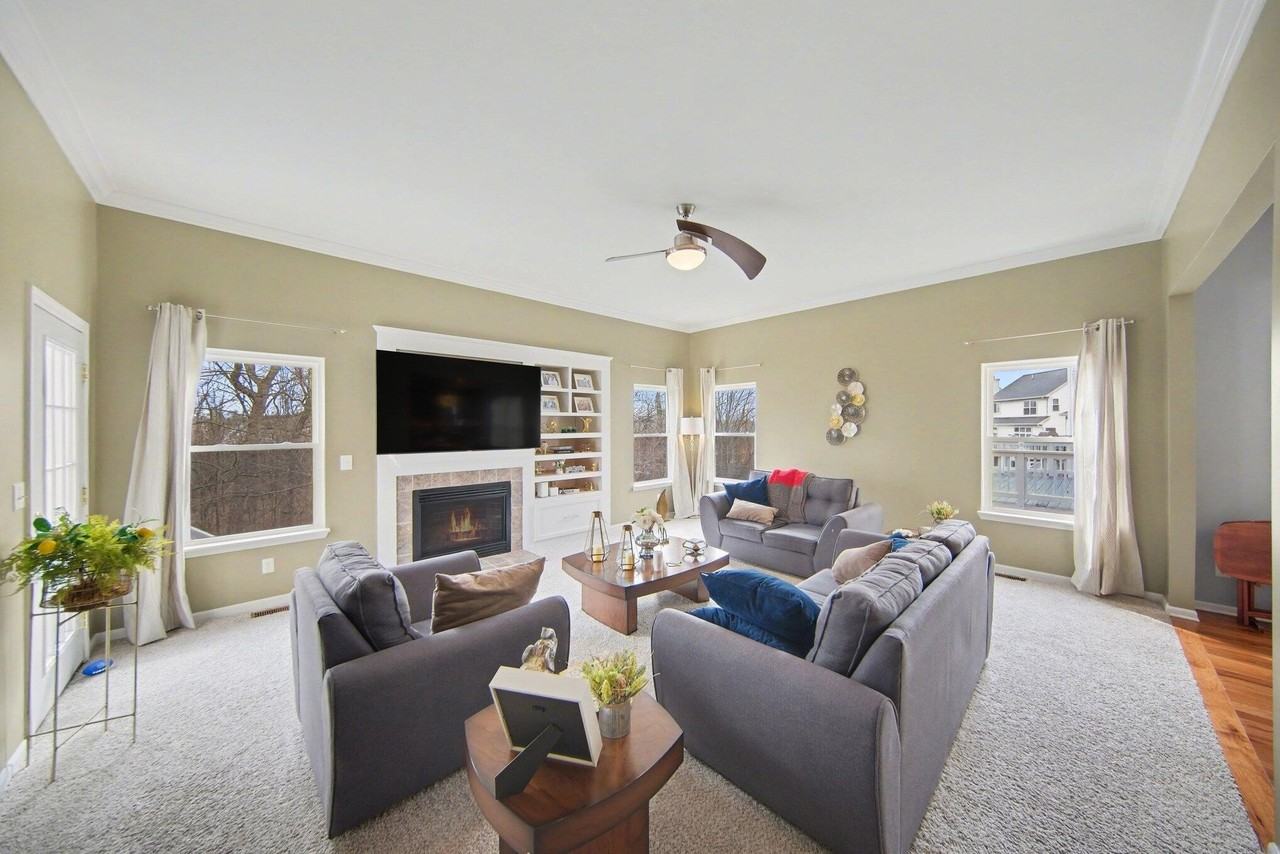 1495 Chapleau Dr - Photo 4 of 31