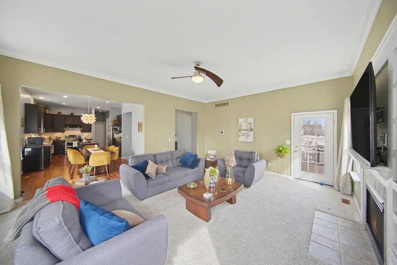 1495 Chapleau Dr - Photo 5 of 31