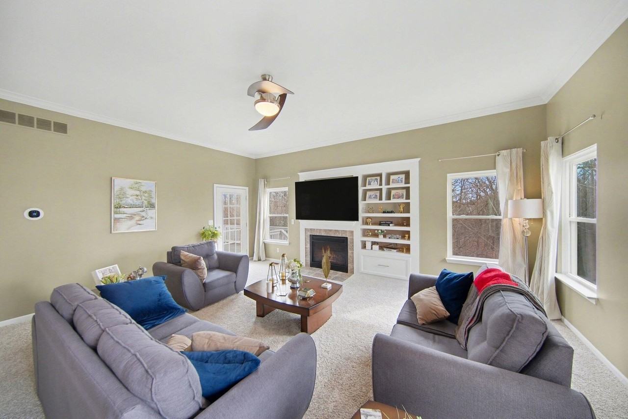 1495 Chapleau Dr - Photo 6 of 31