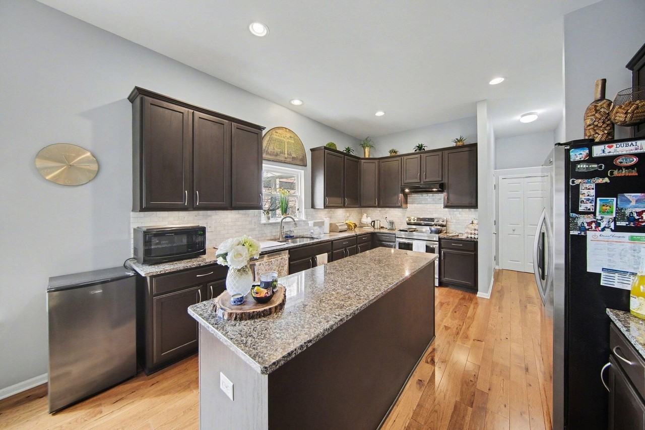 1495 Chapleau Dr - Photo 7 of 31