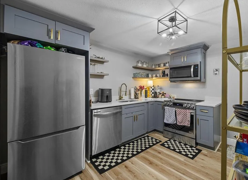 2900 1st Ave S #A - Photo 3 of 19