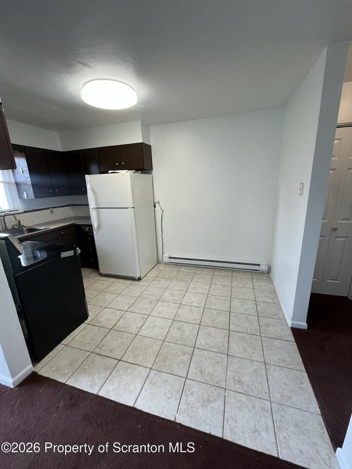 612 Oak St Apt 3 - Photo 4 of 13