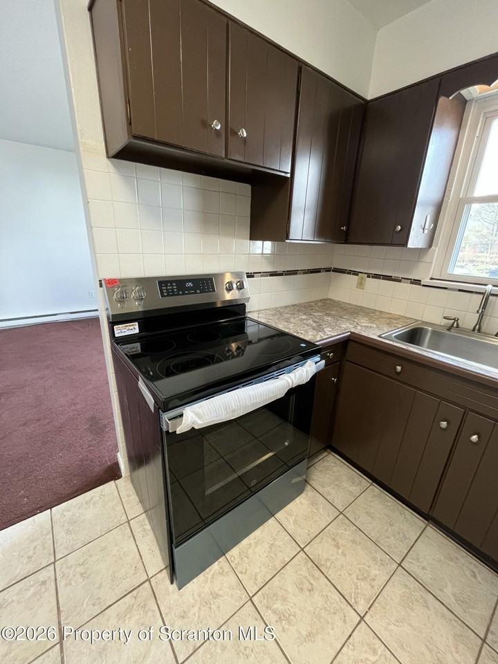 612 Oak St Apt 3 - Photo 6 of 13