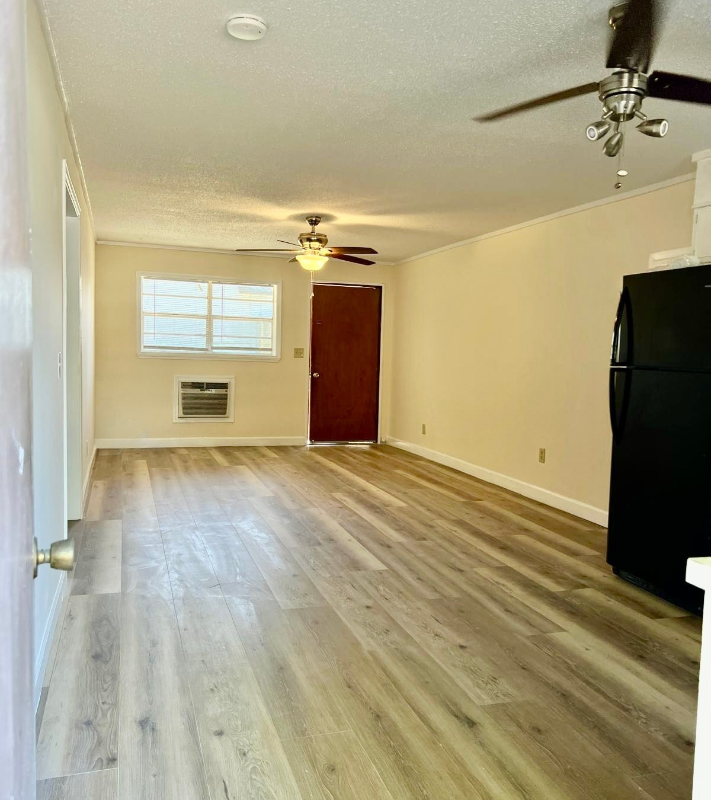 818 Bay St #5 - Photo 2 of 7