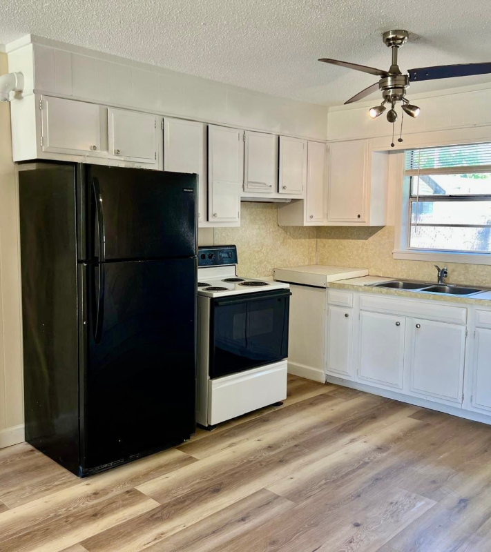 818 Bay St #5 - Photo 4 of 7