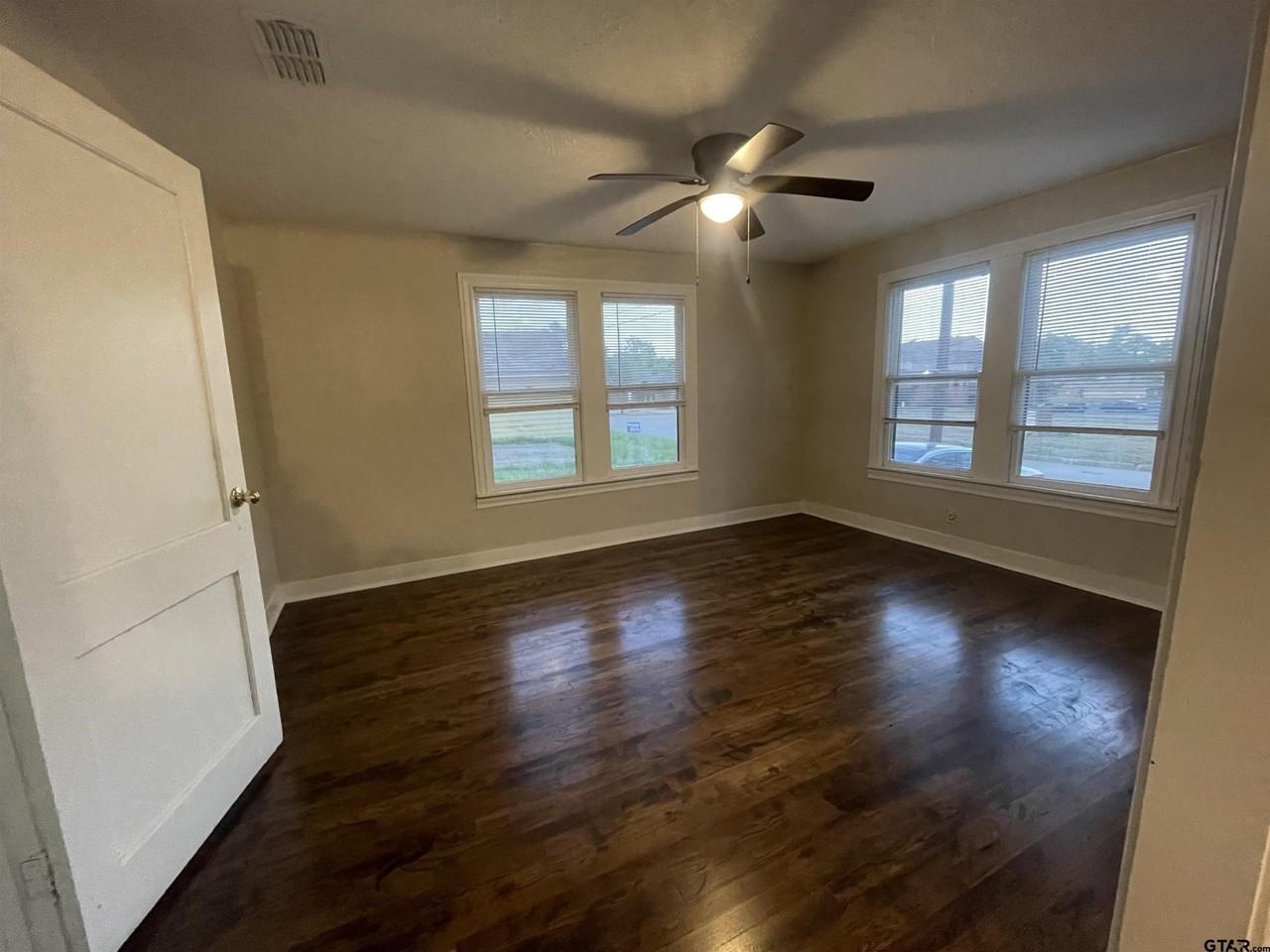 1618 Tenneha Ave - Photo 4 of 16