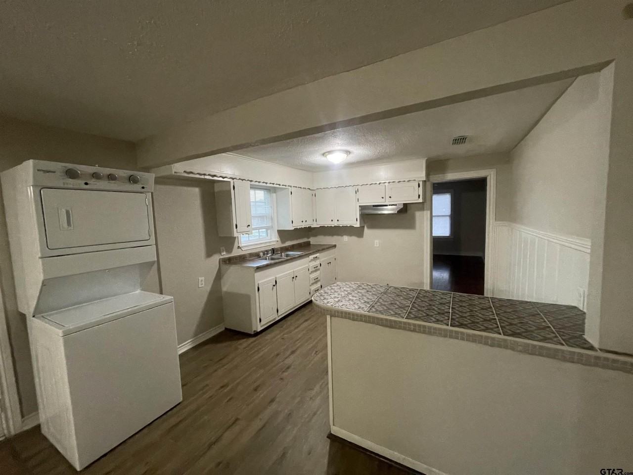 1618 Tenneha Ave - Photo 5 of 16