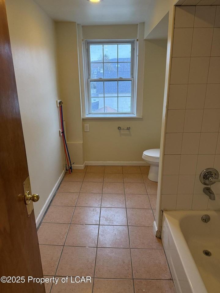 717 Mill St - Photo 3 of 9