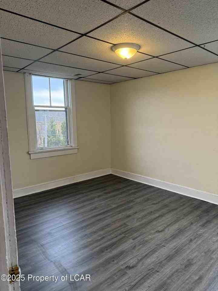 717 Mill St - Photo 7 of 9