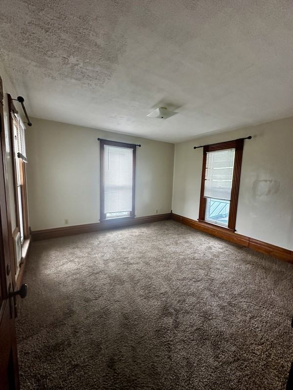141 1/2 E North St - Photo 2 of 4