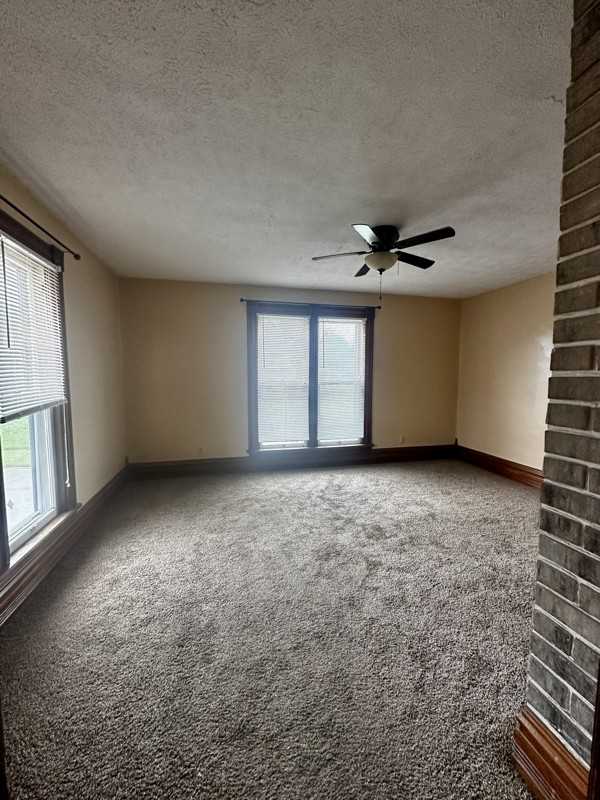 141 1/2 E North St - Photo 3 of 4