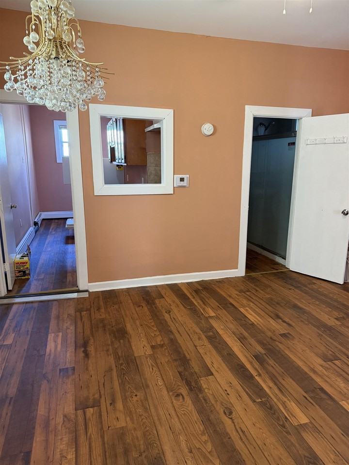 170 Boyd Ave - Photo 3 of 12