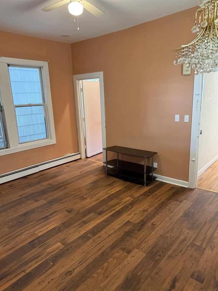 170 Boyd Ave - Photo 4 of 12