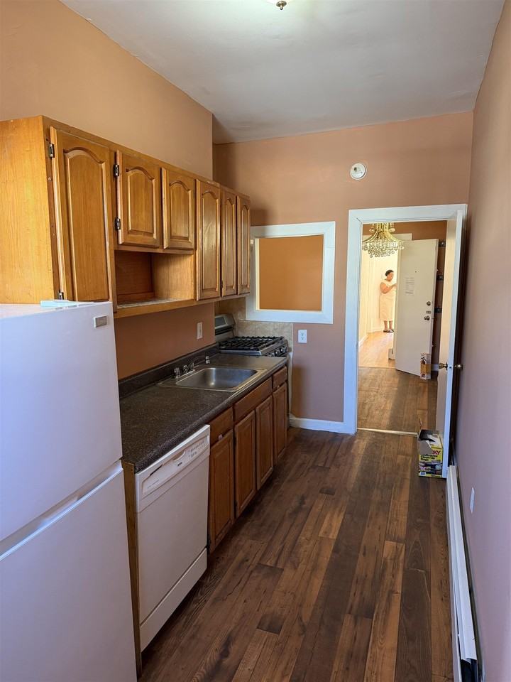 170 Boyd Ave - Photo 6 of 12