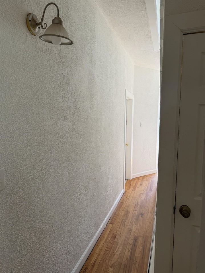 170 Boyd Ave - Photo 7 of 12