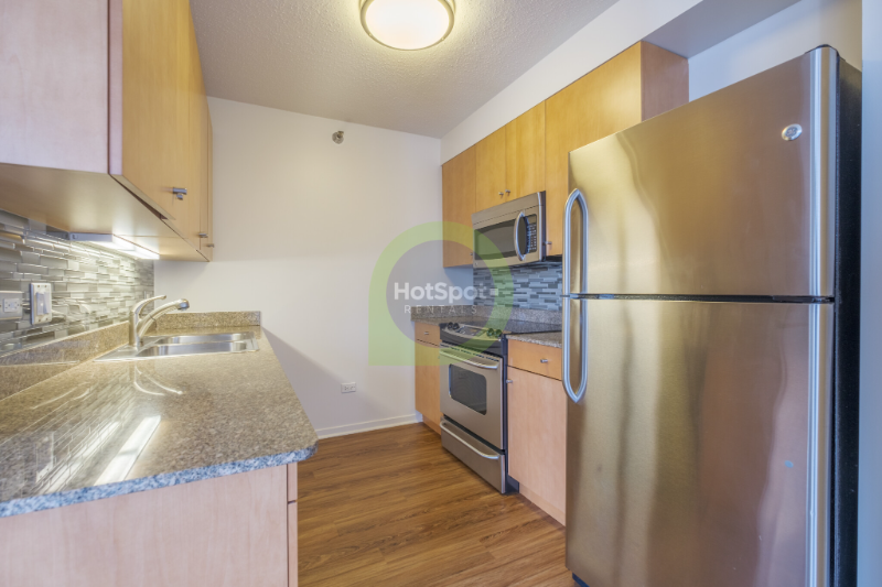 424 W Grand Ave - Photo 4 of 11
