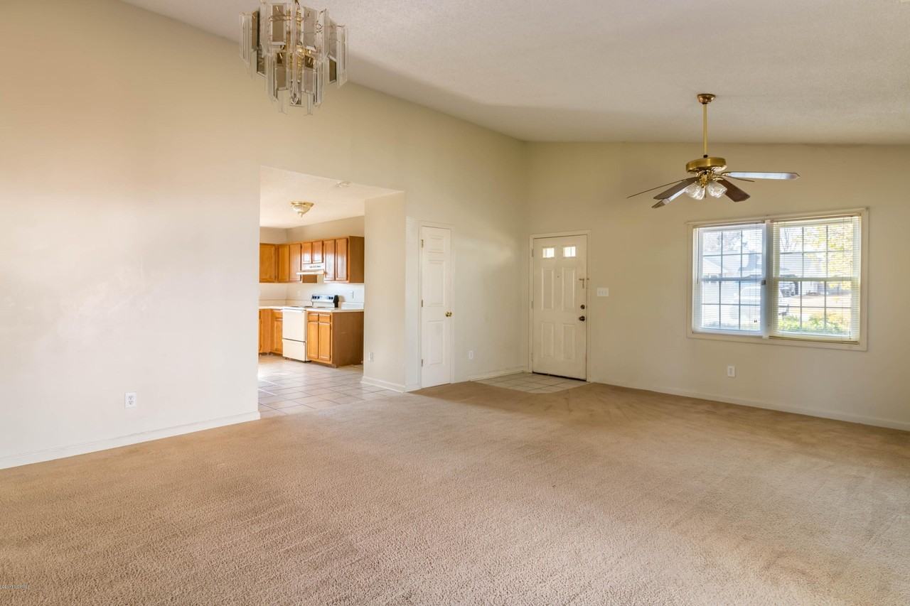 212 Joey Ct - Photo 2 of 12