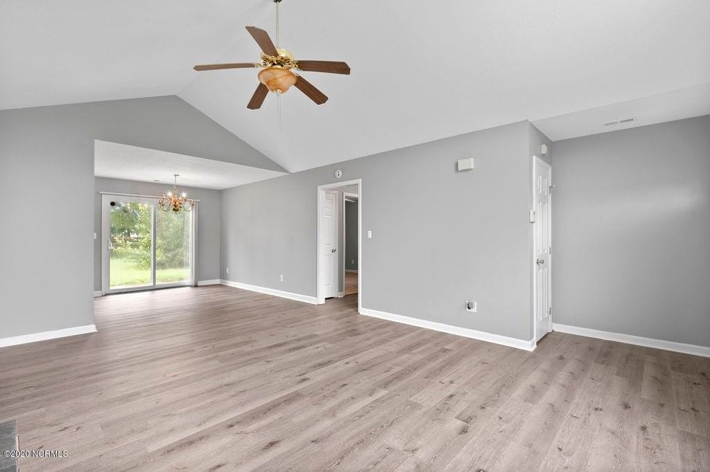 303 Paddock Pl - Photo 3 of 17