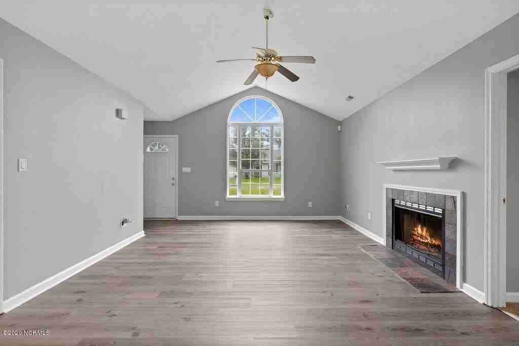 303 Paddock Pl - Photo 4 of 17