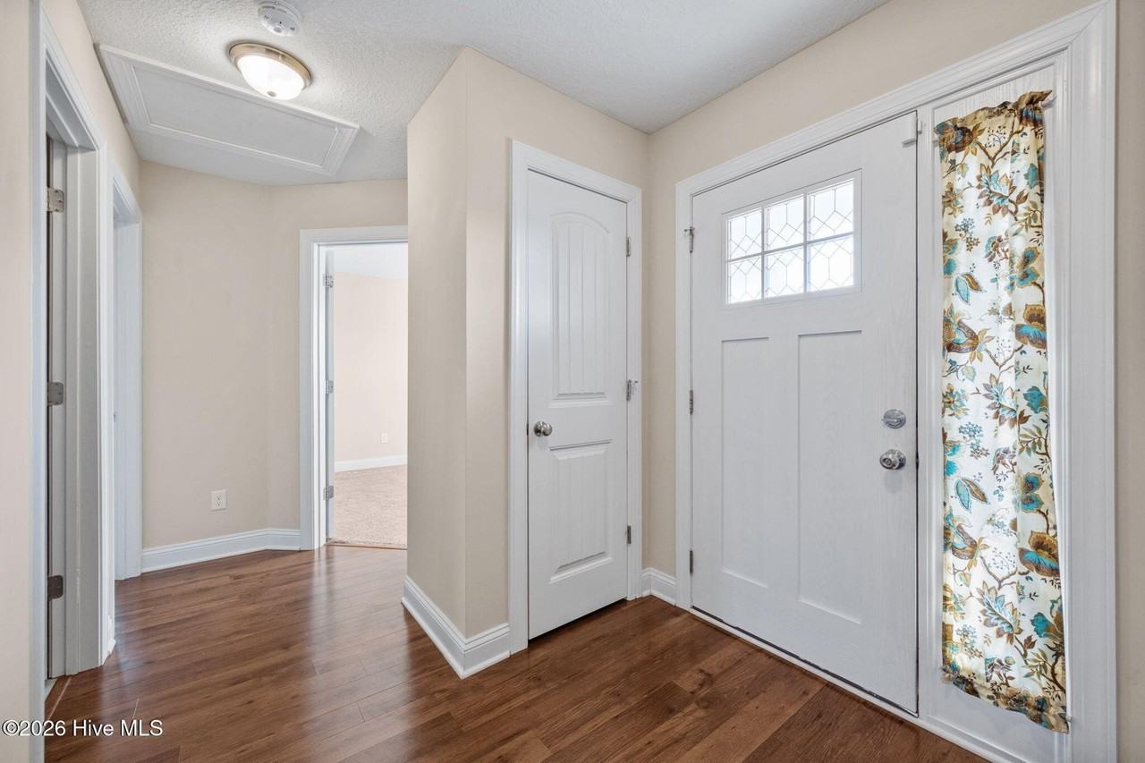 320 Aquamarine Cir - Photo 2 of 31