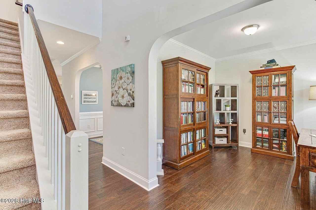 315 Parrish Ln - Photo 3 of 21