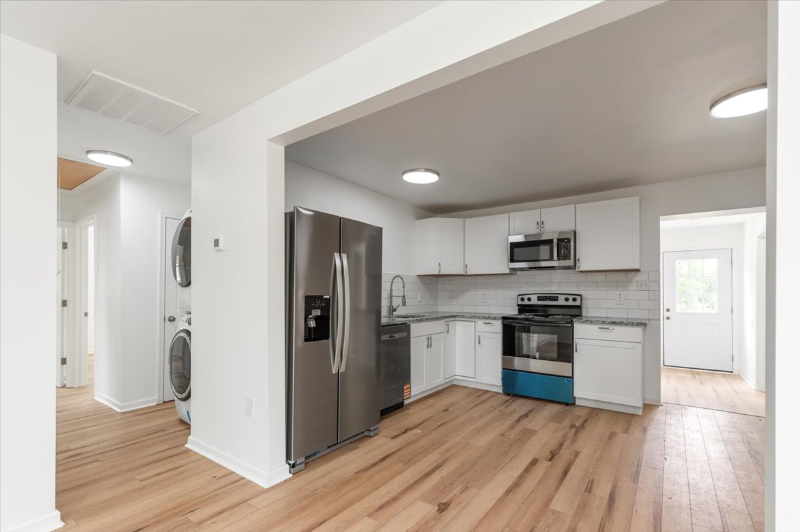 1806 Sussex St - Photo 3 of 20