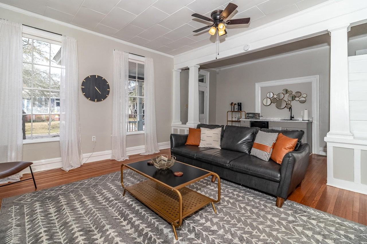 1512 Stovall St Unit A - Photo 3 of 9