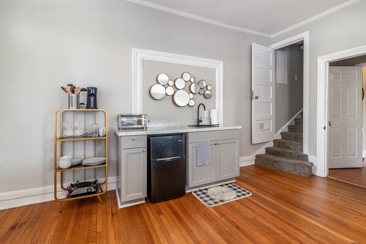 1512 Stovall St Unit A - Photo 5 of 9