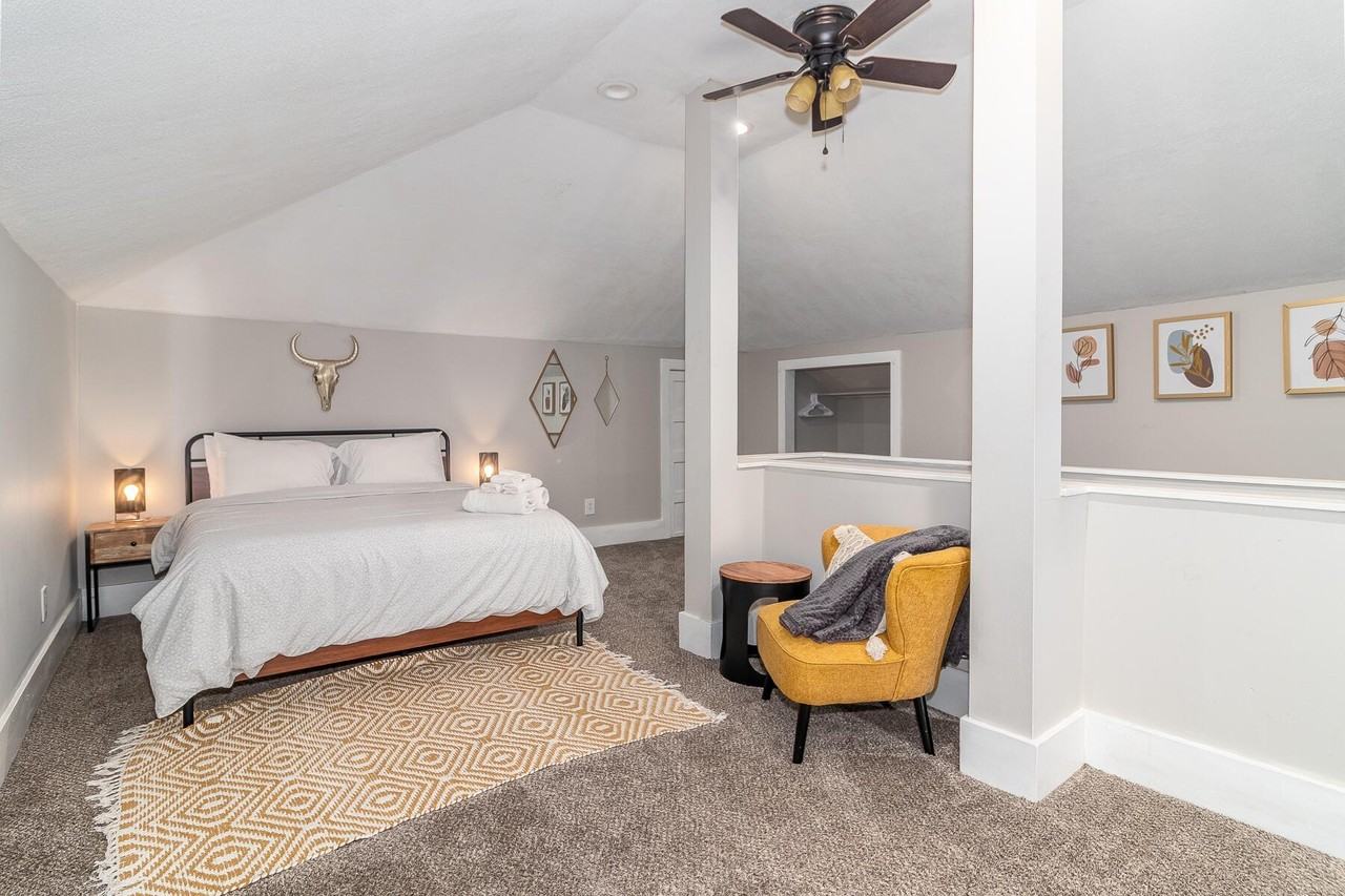 1512 Stovall St Unit A - Photo 6 of 9