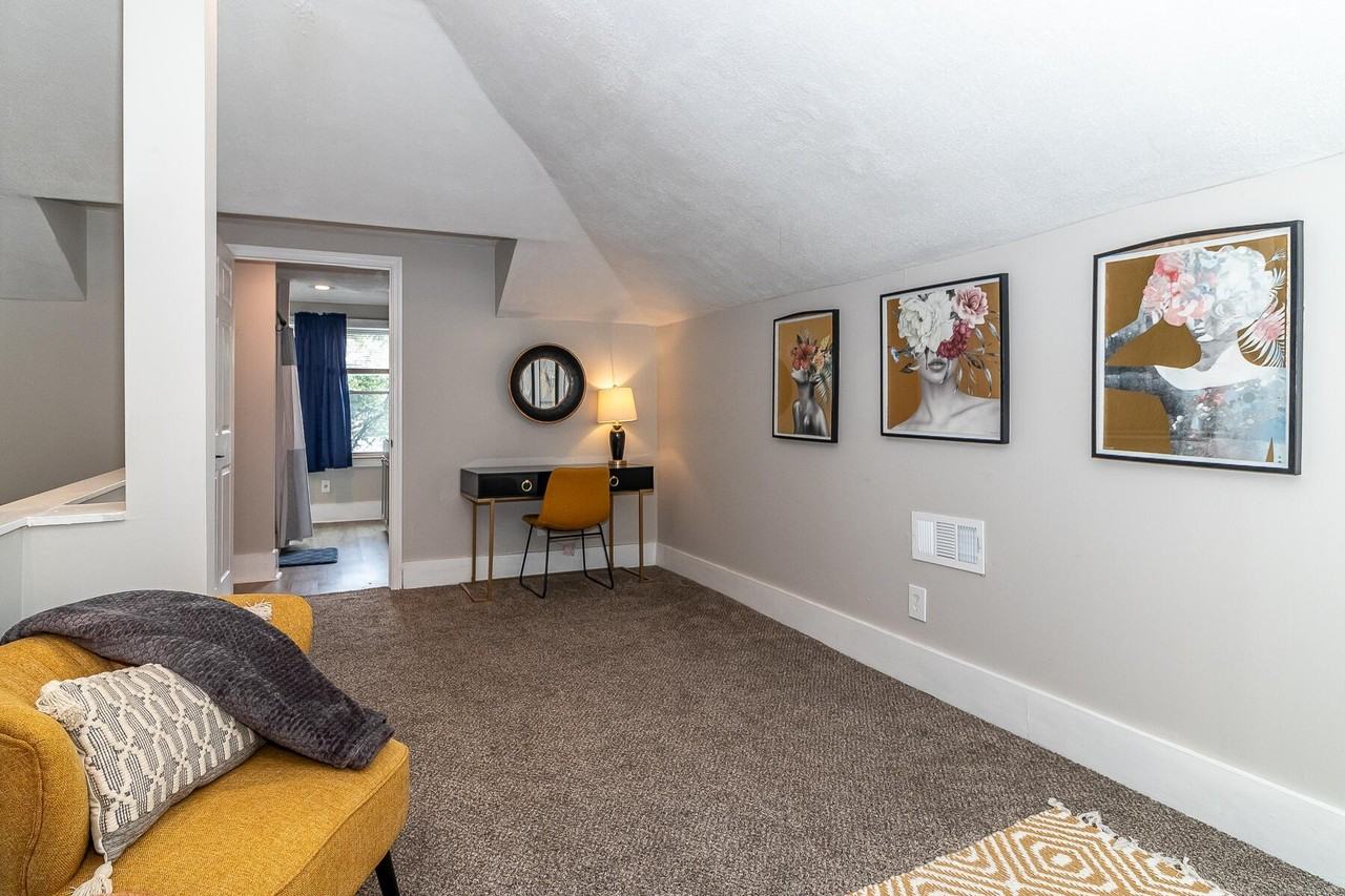 1512 Stovall St Unit A - Photo 7 of 9