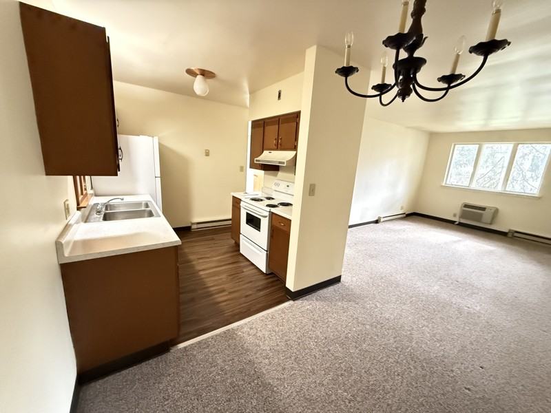 302 15th St - Photo 4 of 26
