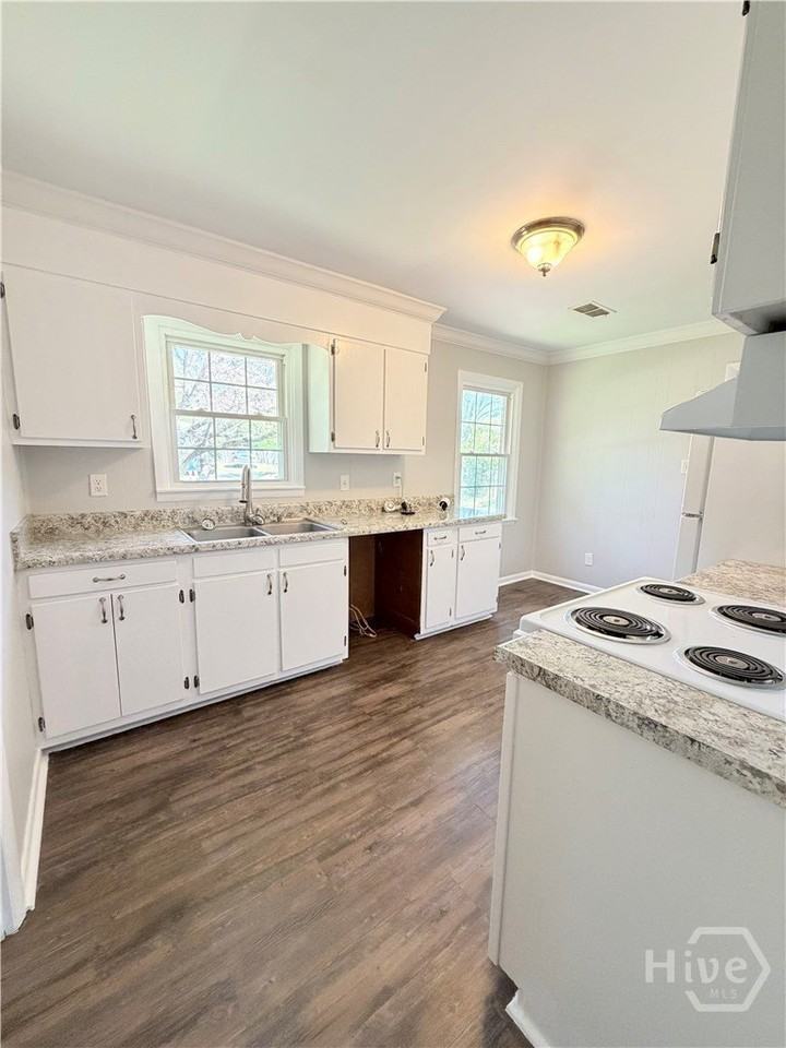 125 Lillian Dr - Photo 3 of 24