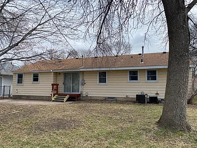 914 Sommerville St S - Photo 2 of 9