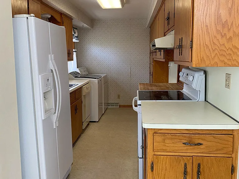 914 Sommerville St S - Photo 3 of 9