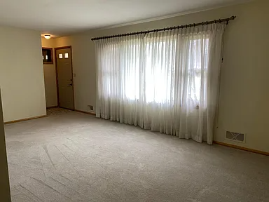 914 Sommerville St S - Photo 6 of 9