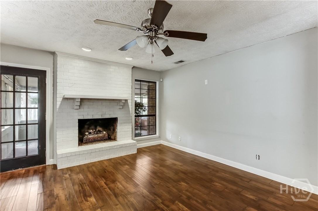 11 Whittington Ct - Photo 4 of 25