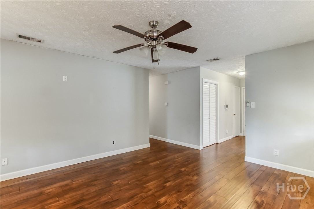 11 Whittington Ct - Photo 6 of 25