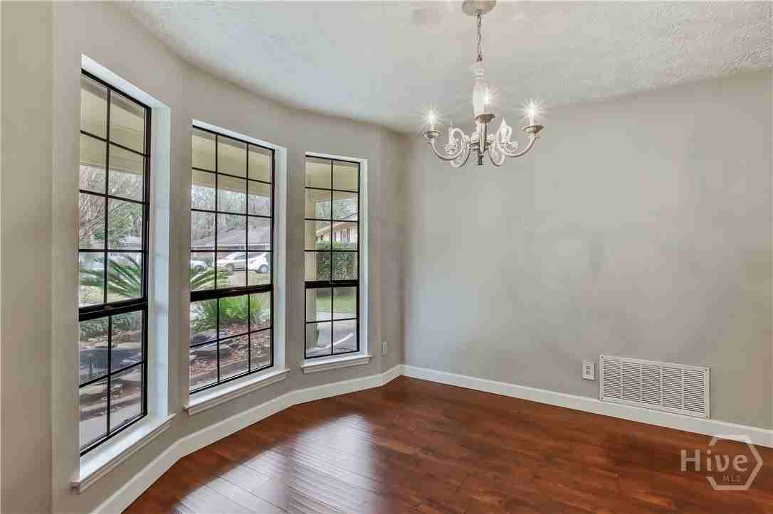 11 Whittington Ct - Photo 7 of 25