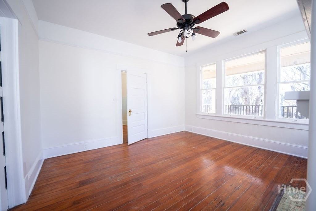 210 W 41st St - Photo 3 of 19