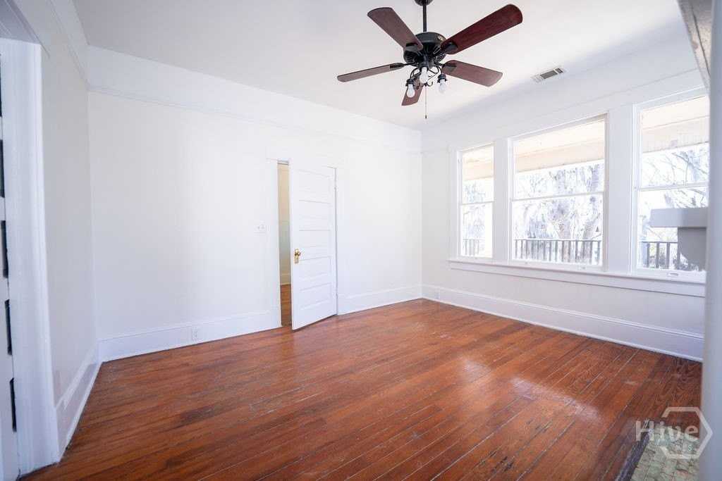 216 W 41st St - Photo 4 of 20