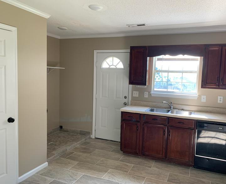 330 Baldwin St Se - Photo 2 of 5