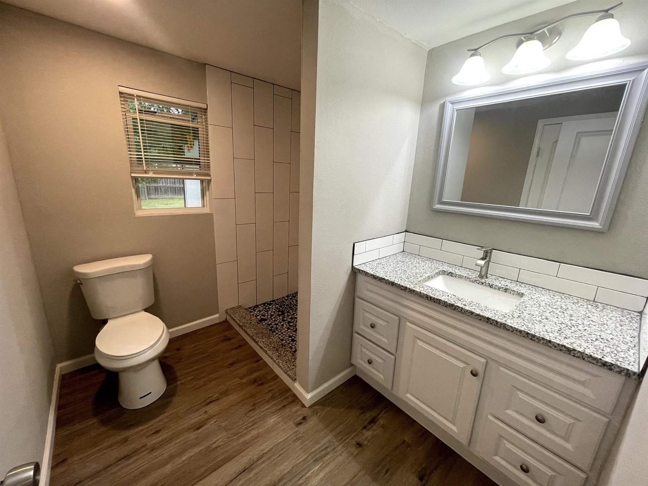 723 Pecan Ln - Photo 5 of 10