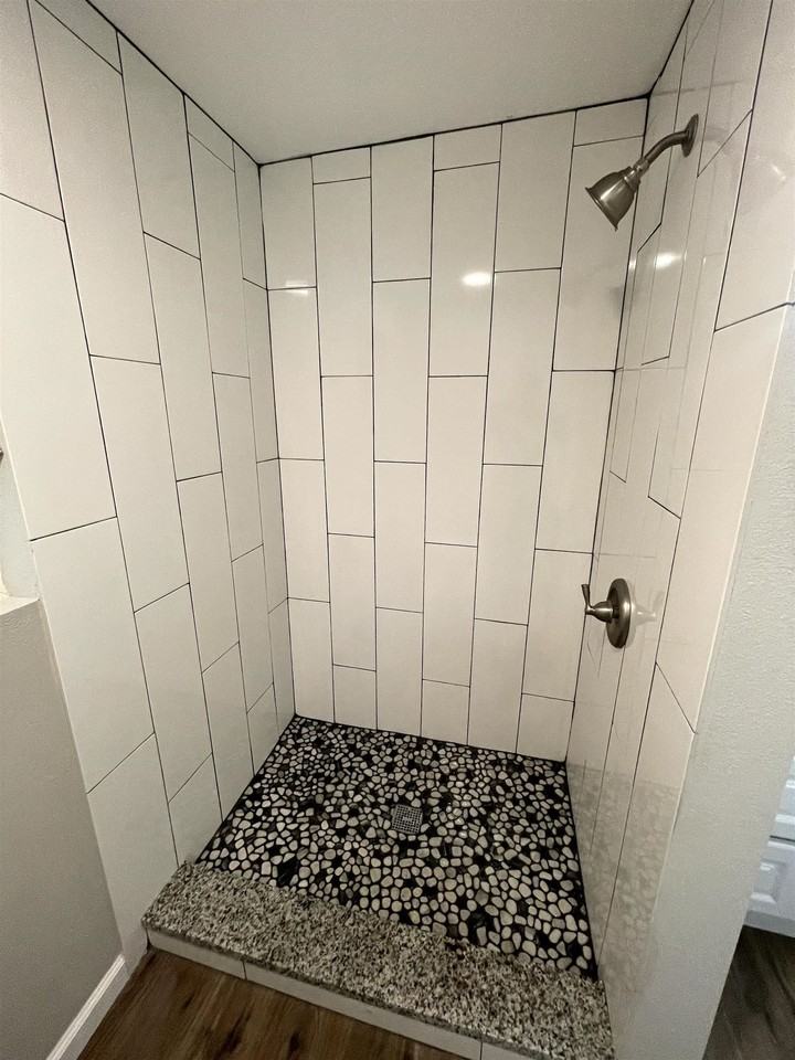 723 Pecan Ln - Photo 6 of 10