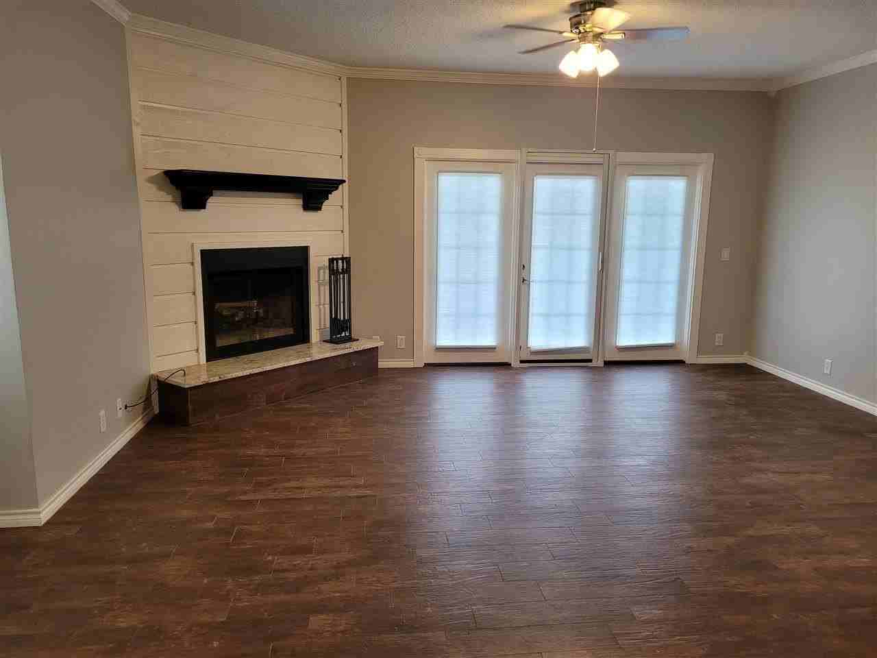 200 Full Moon - Photo 2 of 11