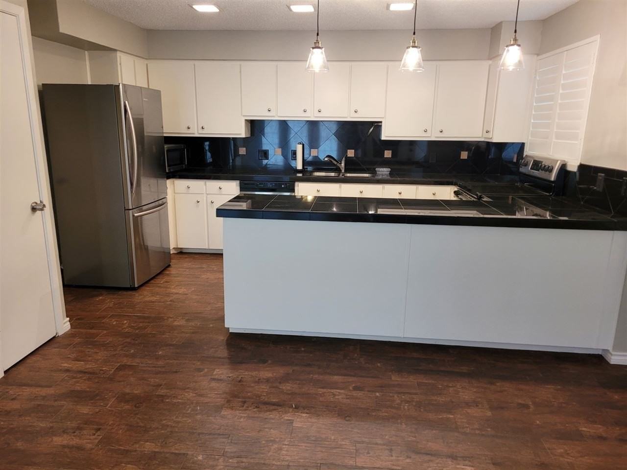 200 Full Moon - Photo 3 of 11