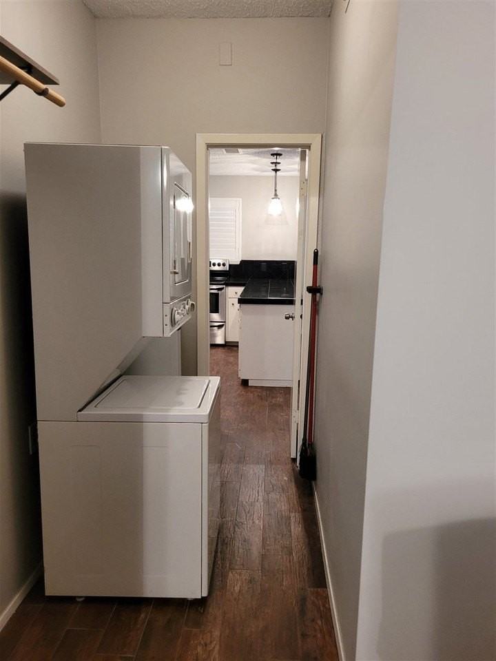 200 Full Moon - Photo 4 of 11