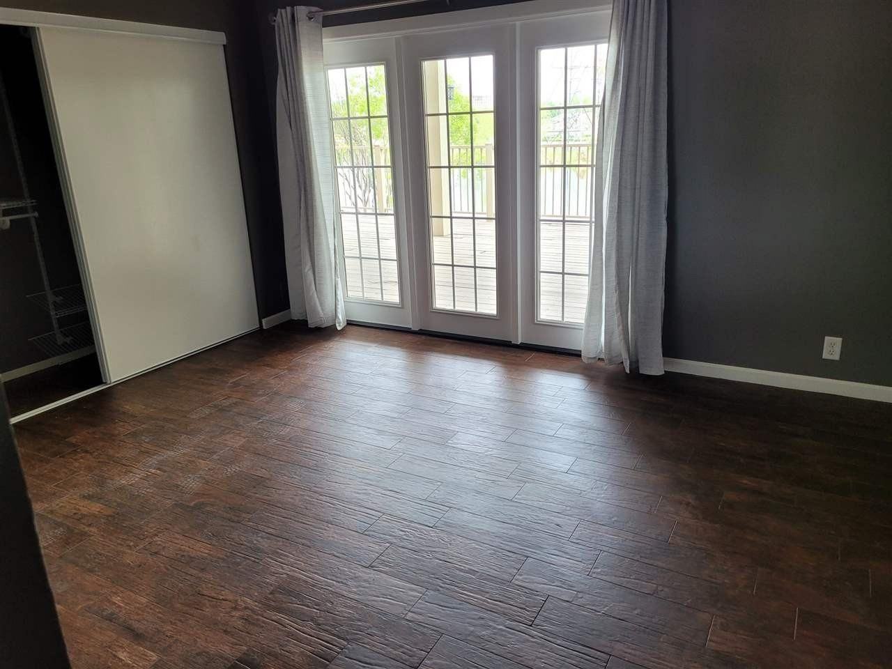 200 Full Moon - Photo 5 of 11