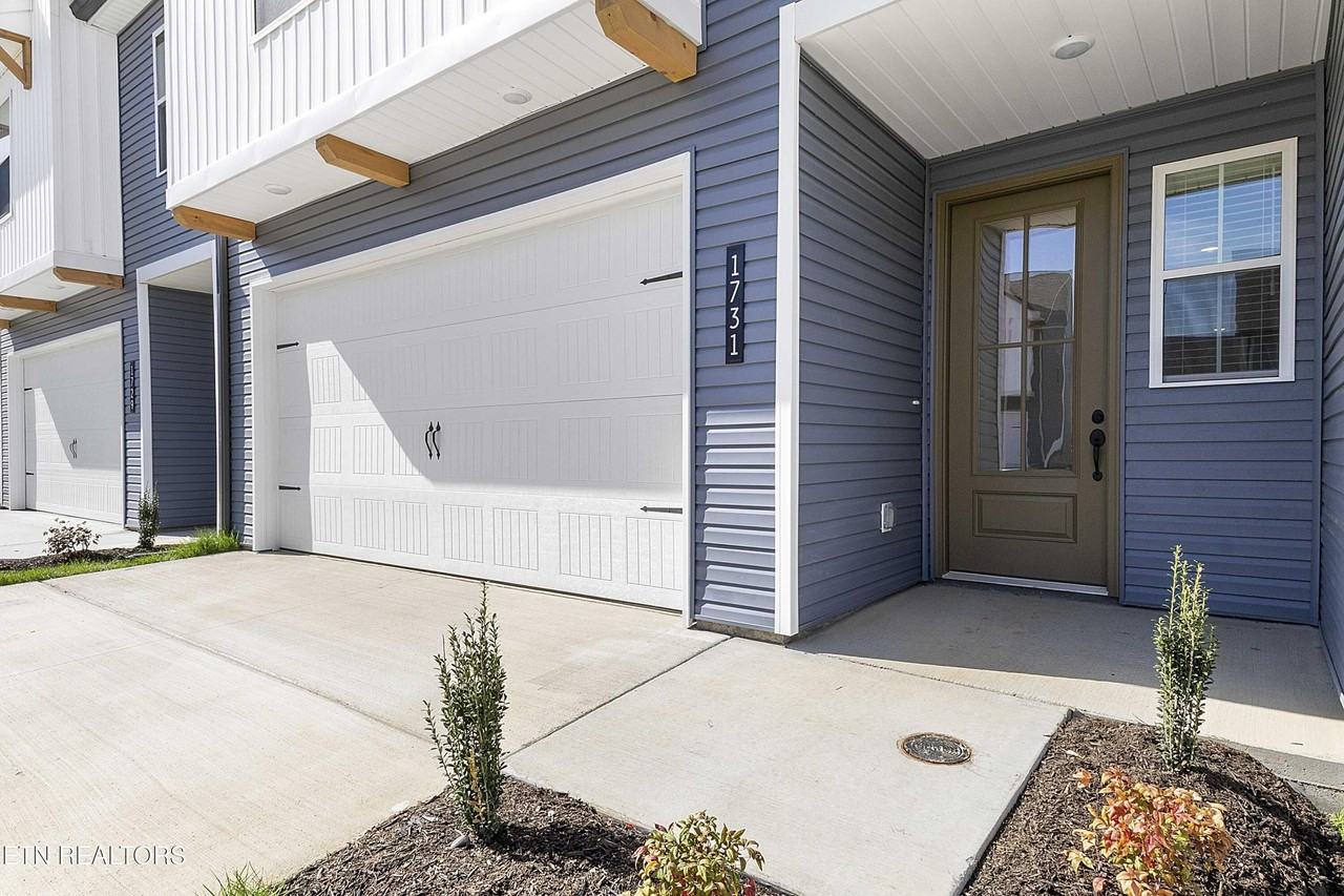 1731 Lateglow Way - Photo 2 of 25